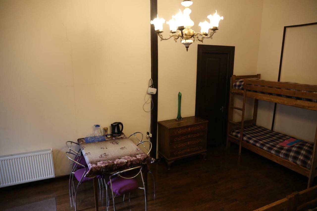 Private Rooms In The City Center - Chonqadze 9 第比利斯 外观 照片