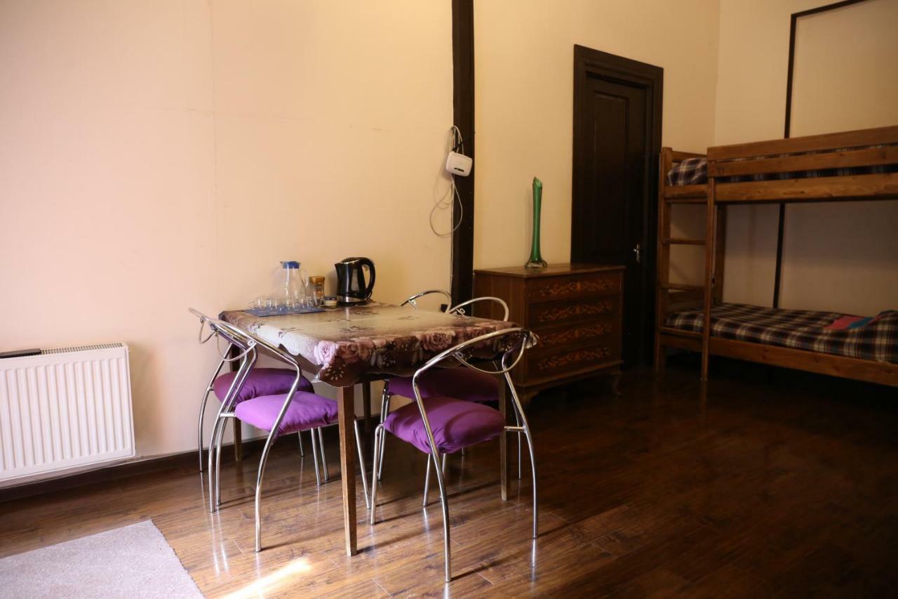 Private Rooms In The City Center - Chonqadze 9 第比利斯 外观 照片